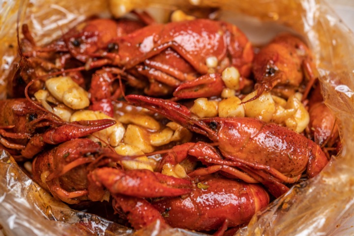 Crawfish and garlic in a boil bag