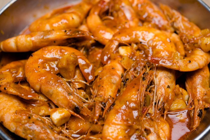 Head-on shrimp tossed in sauce